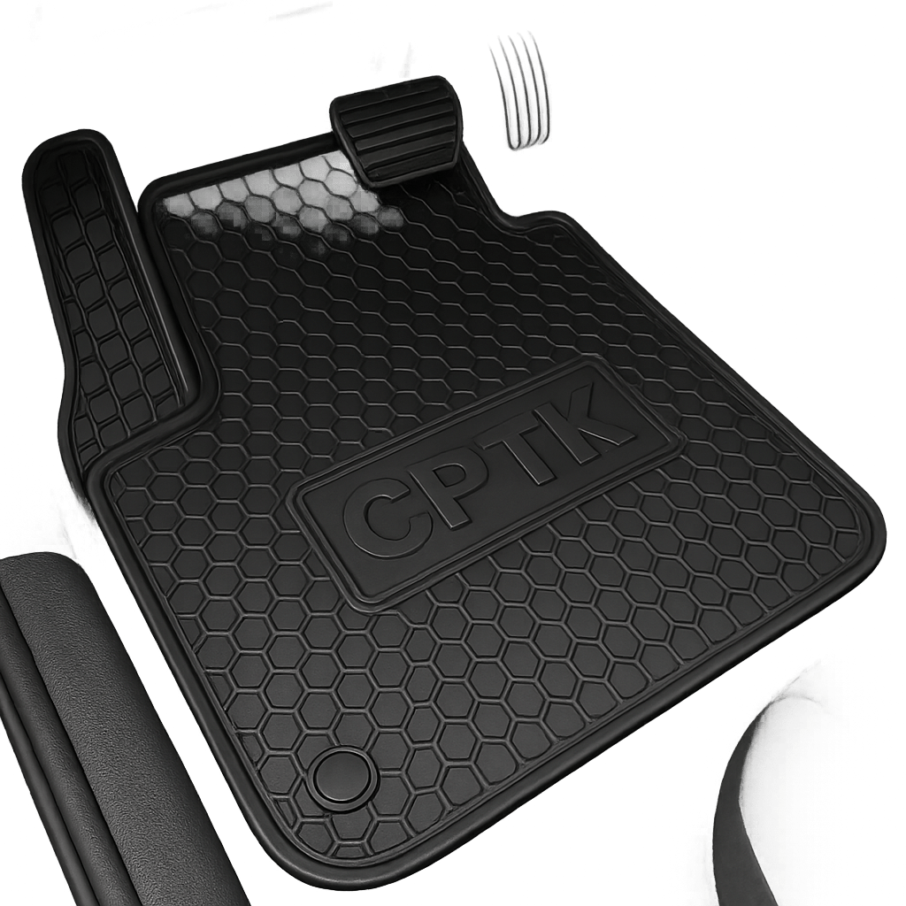 Резиновый автомобильный коврик на полу салона автомобиля с водительской стороны. На коврике нанесен логотип "СРТК".